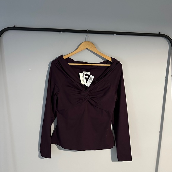 Brand new Aritzia contour Women's Purple knot Top - Picture 2 of 4